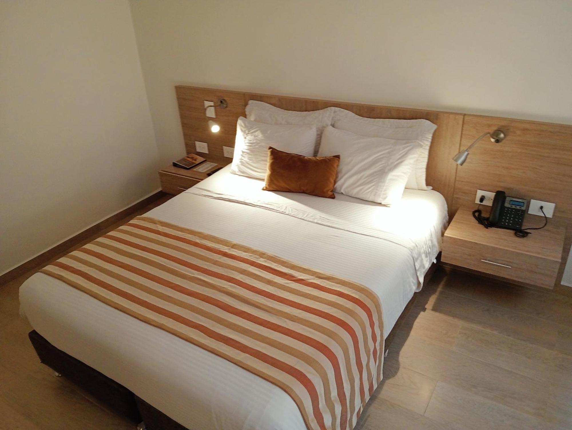 Hotel Lomas 10 Medellin By Dico Esterno foto