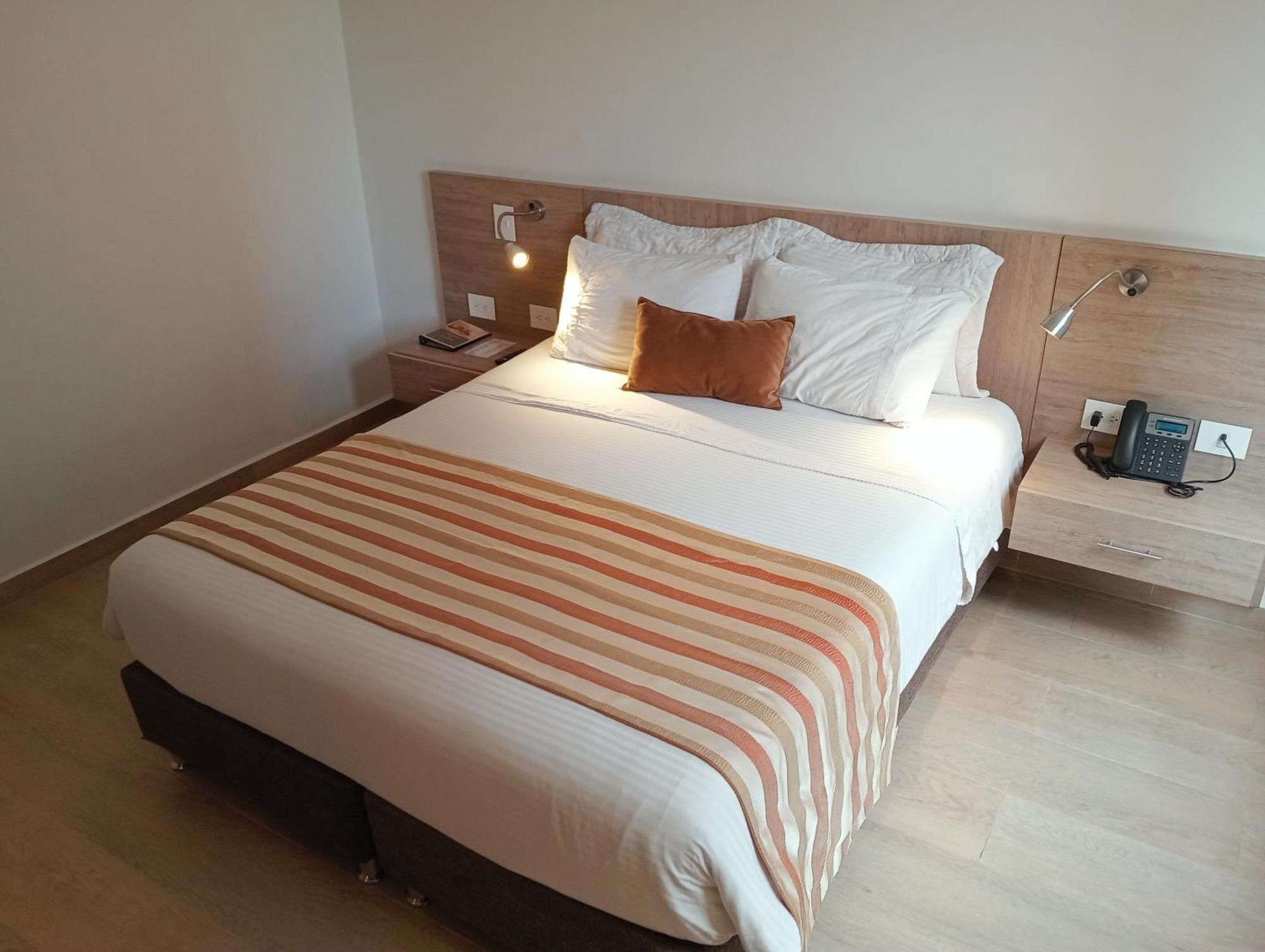 Hotel Lomas 10 Medellin By Dico Esterno foto